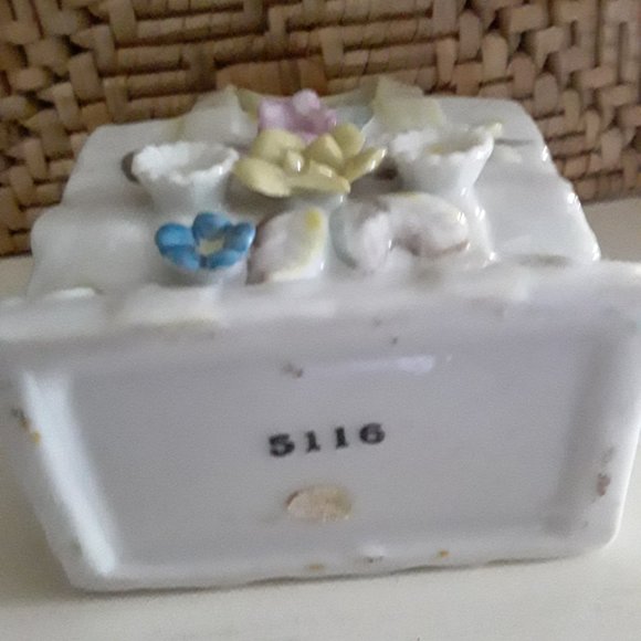 Vintage Ceramic Mini Basket with Raised Floral Motif - Picture 6 of 6